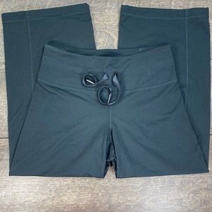 UnderArmour Womens Capri pants boot cut XS Dk Grey